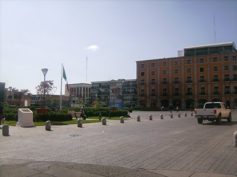 Evalúan infraestructura de plaza Bicentenario previo a fiestas patrias