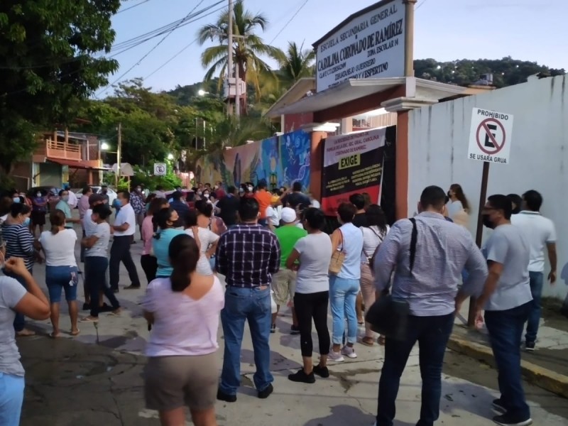 Evalúan más movilizaciones para exigir maestros en secundaria Carolina Coronado