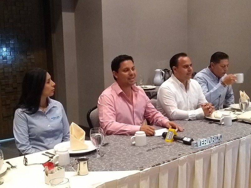 Everardo López presenta ejes de propuestas