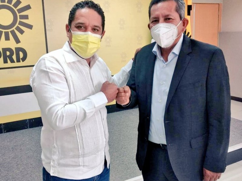 Evodio Velázquez gana encuesta para candidato a la gubernatura.