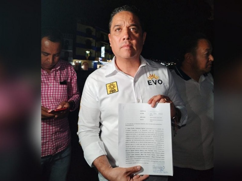 Evodio Velázquez procede formalmente por intimidación de sujetos armados