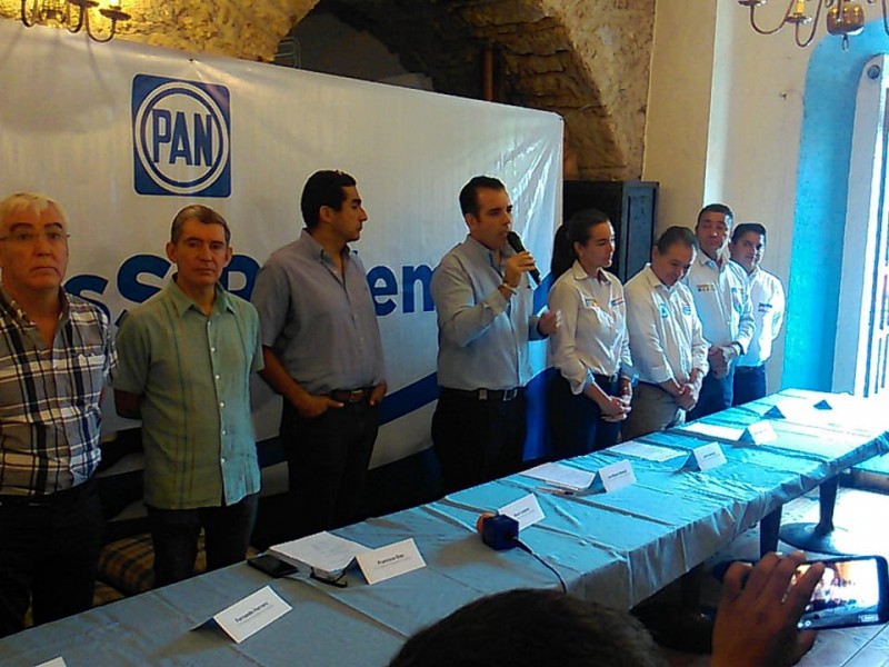 Ex ediles panistas muestran apoyo a candidatos