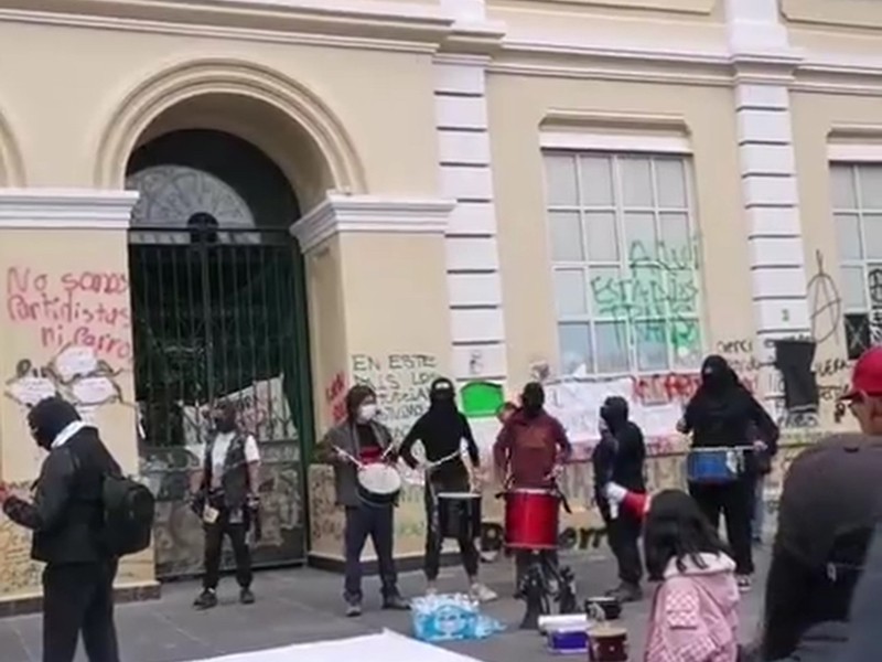 Ex Estudiantes se Unen a Protestas en la UAEMéx