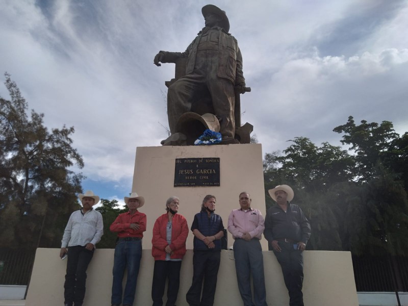 Ex ferrocarrileros recuerdan a Jesús García Corona