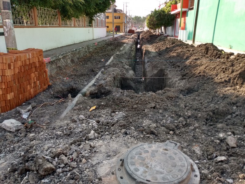 Obras públicas afecta tránsito vehicular