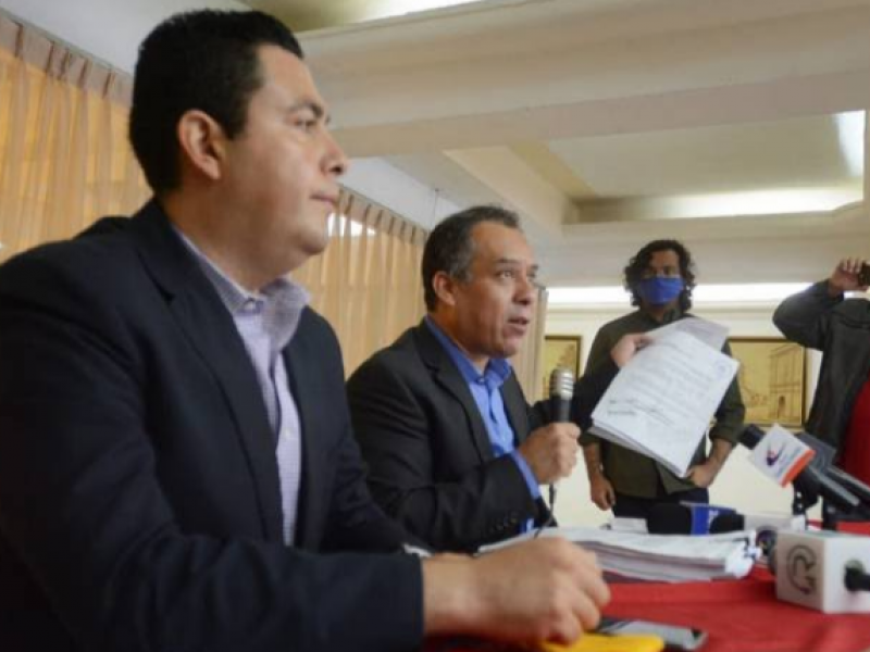 Exfuncionarios denuncian a integrantes de la actual administración municipal