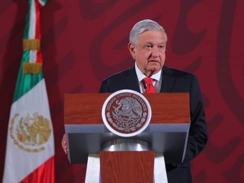 Exhibe AMLO a fiscal Gilberto Higuera Bernal en la mañanera
