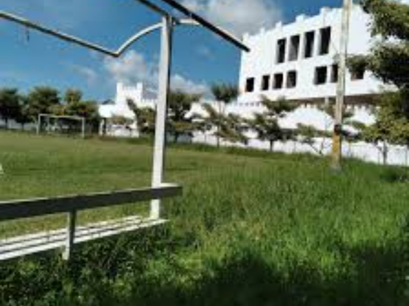 Exhiben a CFE por querer apropiarse de cancha pública en Tepic