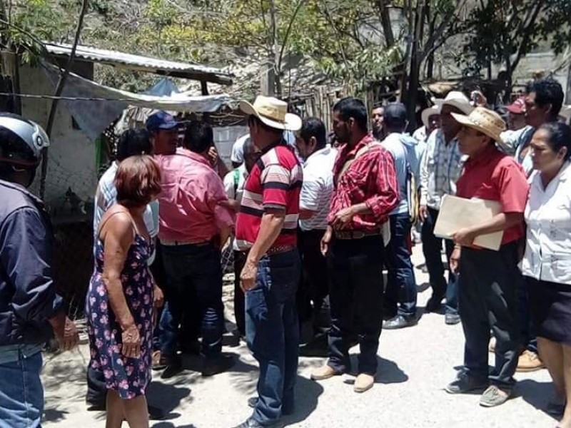 Exhiben alcoholizados a funcionarios federales en Copainalá