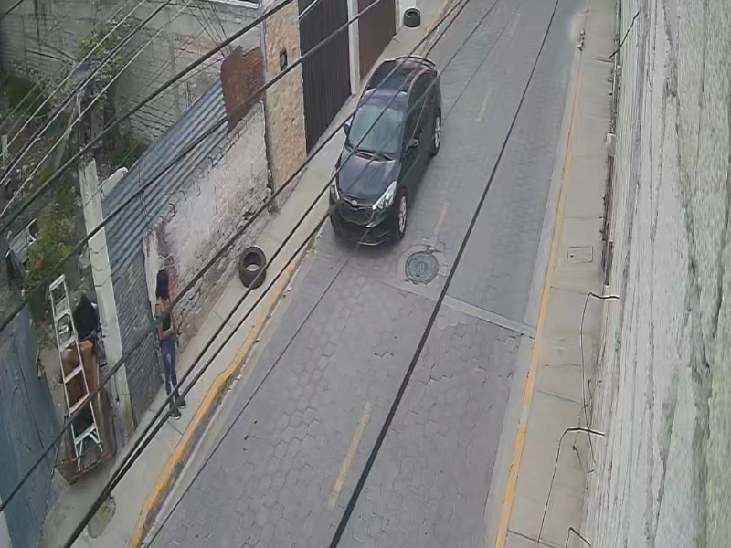 Exhiben a pareja de ladrones captados en video Exhiben a pareja de ladrones captados en video