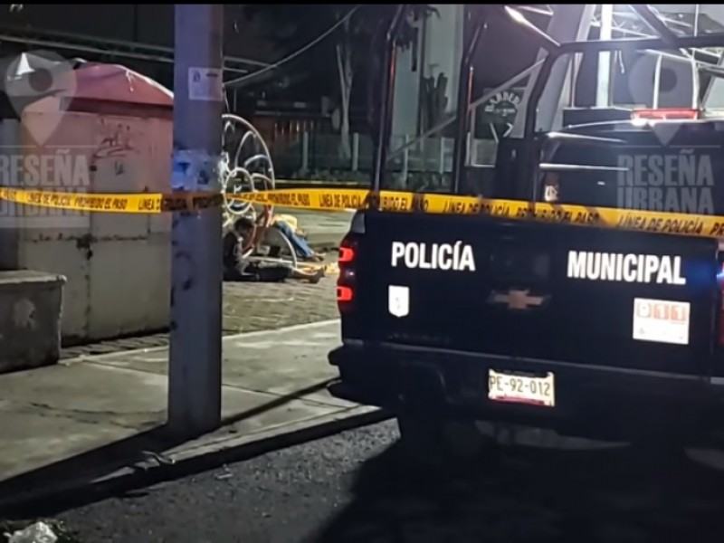 Exhiben a pareja de presuntos ladrones en Tepic