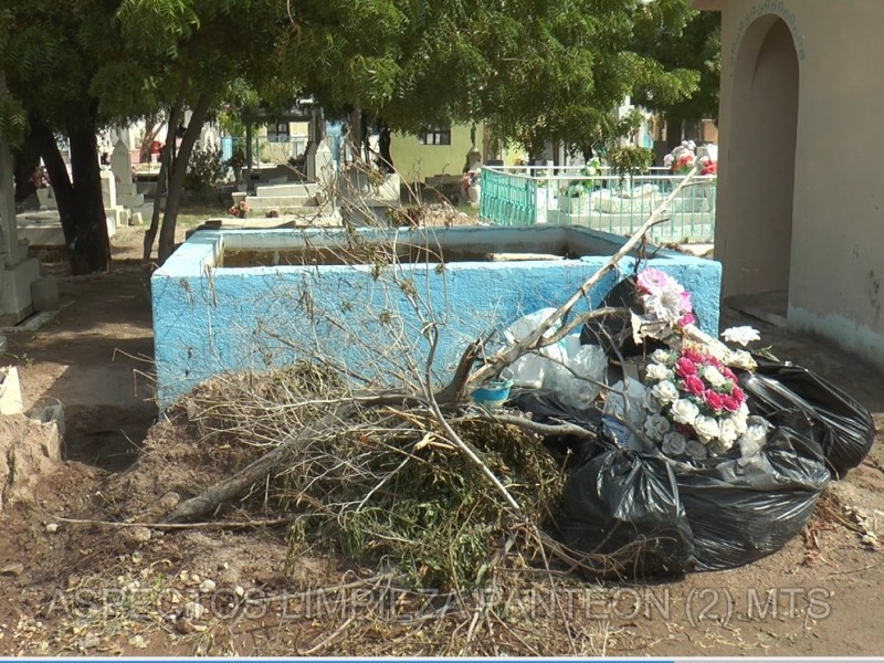 Exhiben condiciones de los panteones municipales de La Paz