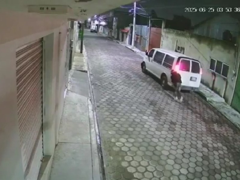 Exhiben el robo de una camioneta en San Pedro Cholula