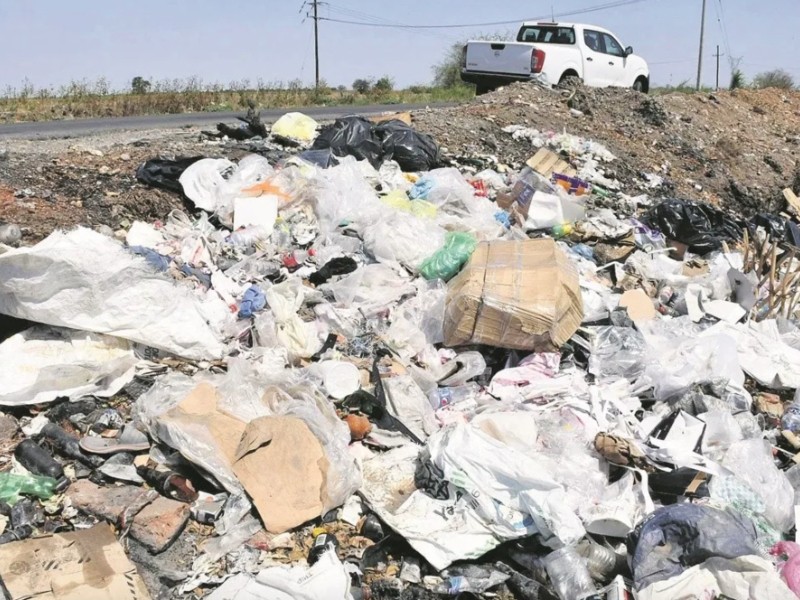 Exhiben en cabildo de Guasave basurón clandestino; exigen acciones