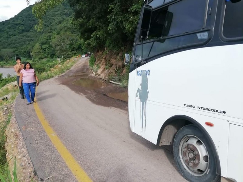 Exhiben falta de atención a carretera Ruiz-Zacatecas destruida por huracán