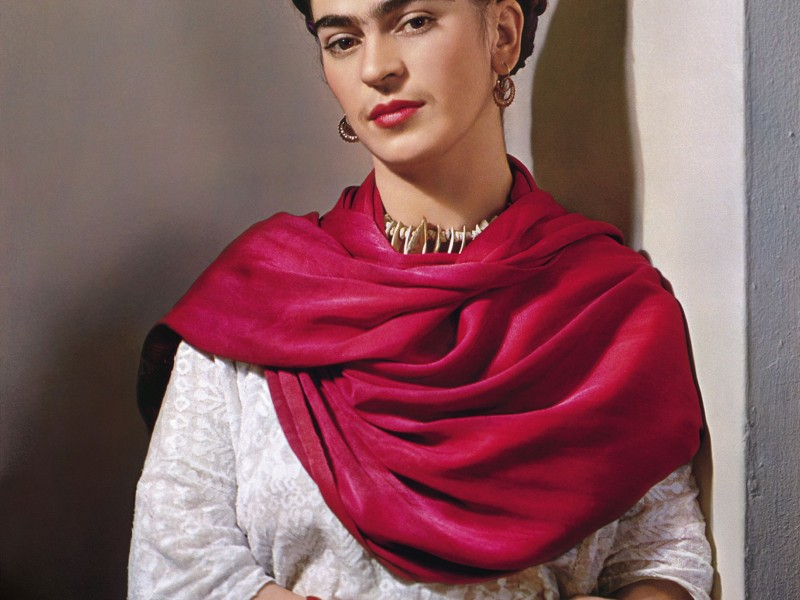 Exhiben guardarropa de Frida Kahlo en Londres