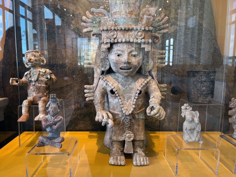 Exhiben nuevos hallazgos de vestigios mayas