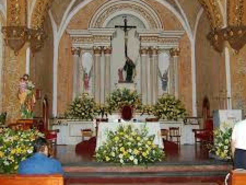 Exhorta iglesia a sus fieles a orar