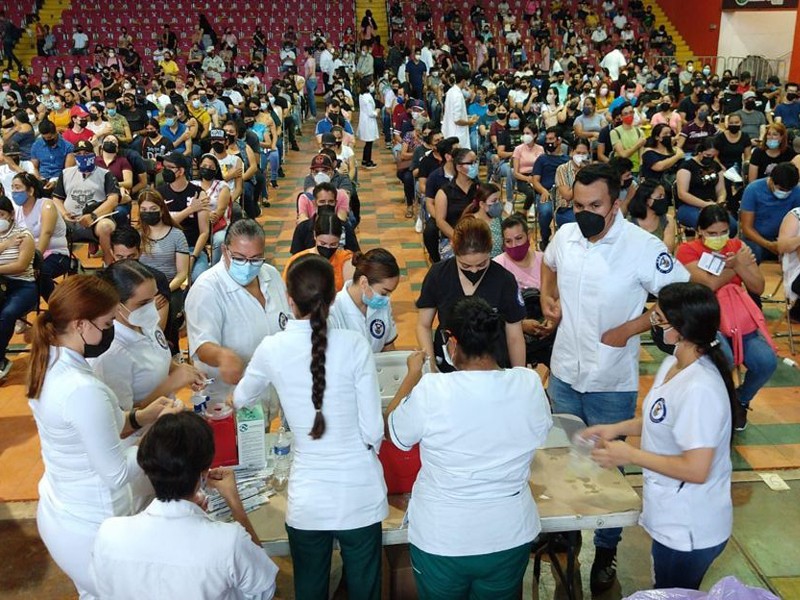 Exhorta la UAS a los jóvenes para que acudan a vacunarse