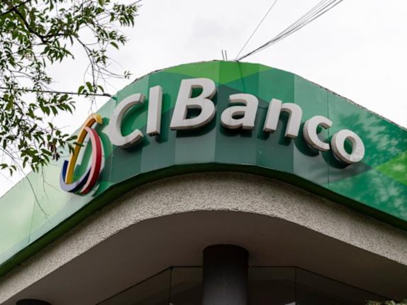 Exhortan a clientes de bancos bloqueados, a no entrar en pánico