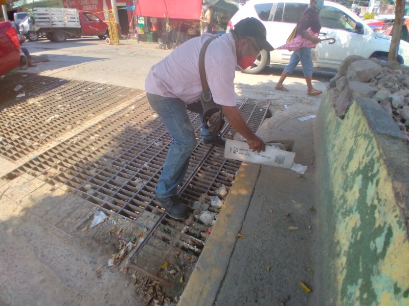 Exhortan a no tirar basura en barrio San Francisco