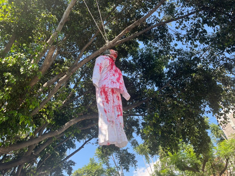 Exhortan a la sensibilidad social tras colocar adornos “ofensivos” en colonias leonesas Exhortan a la sensibilidad social tras colocar adornos “ofensivos” en colonias leonesas