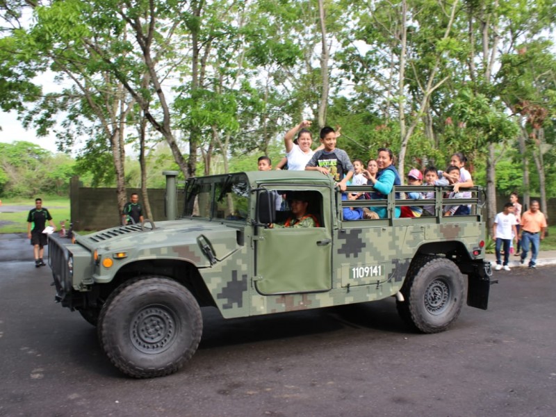 Exhortan a participar en el paseo dominical militar