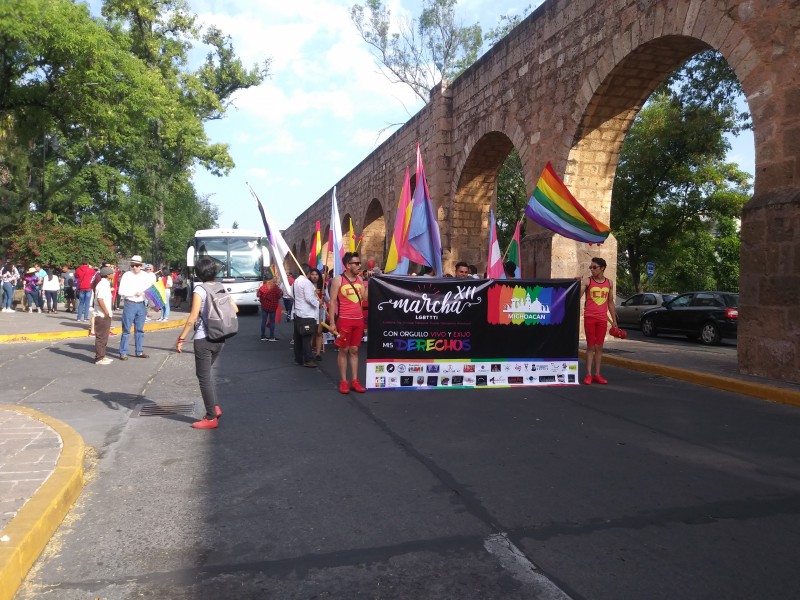 Exige comunidad LGBTTTI respeto con marcha en Morelia