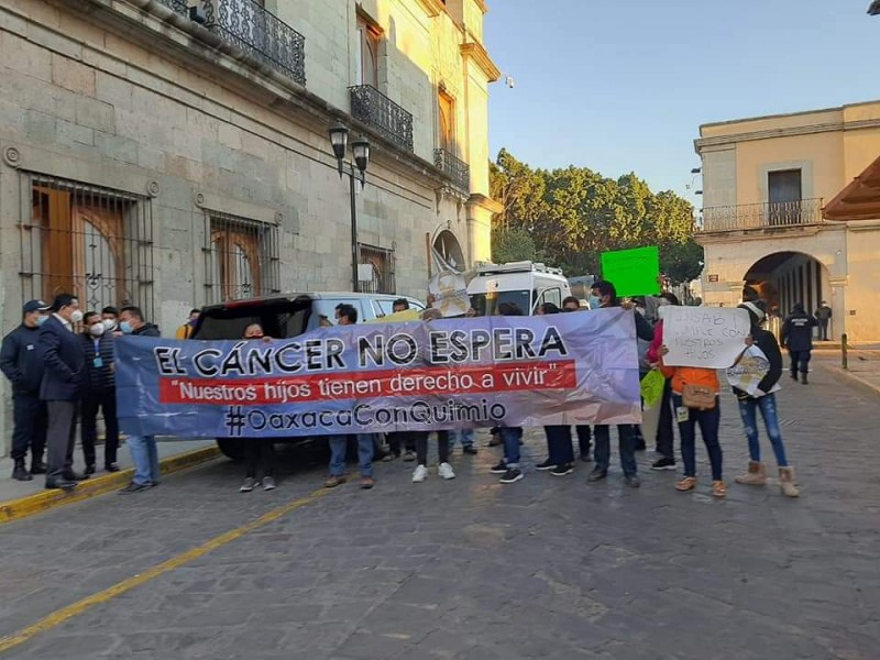 Exigen a AMLO atención a niños con cáncer