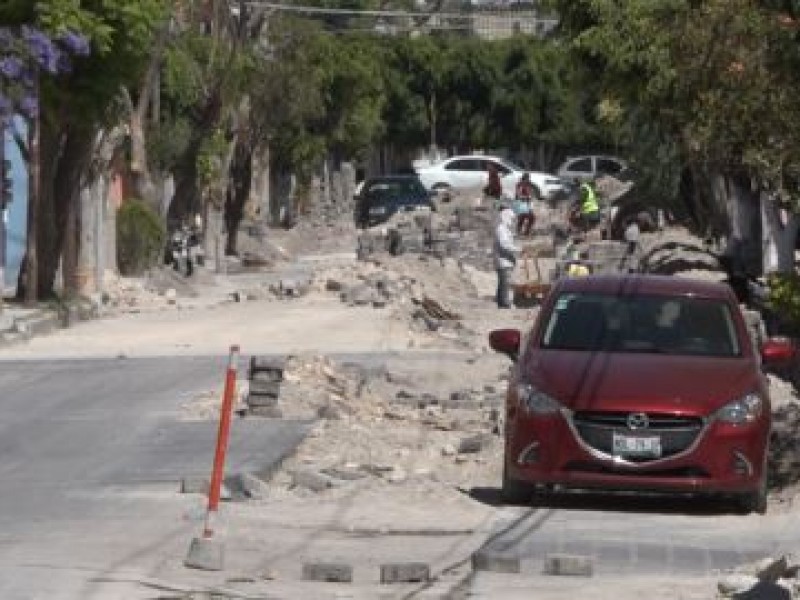 Exigen a las autoridades terminar obra de la 6 Poniente