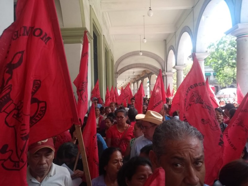 Exigen antorchistas obra pública en Xalapa