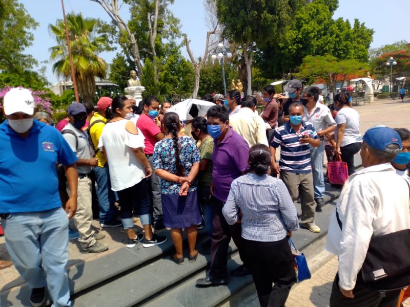 Exigen apoyos ambulantes de tres tianguis en la ciudad