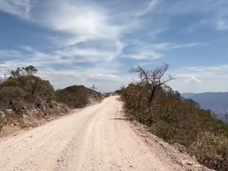 Exigen atender caminos deteriorados en el interior del estado
