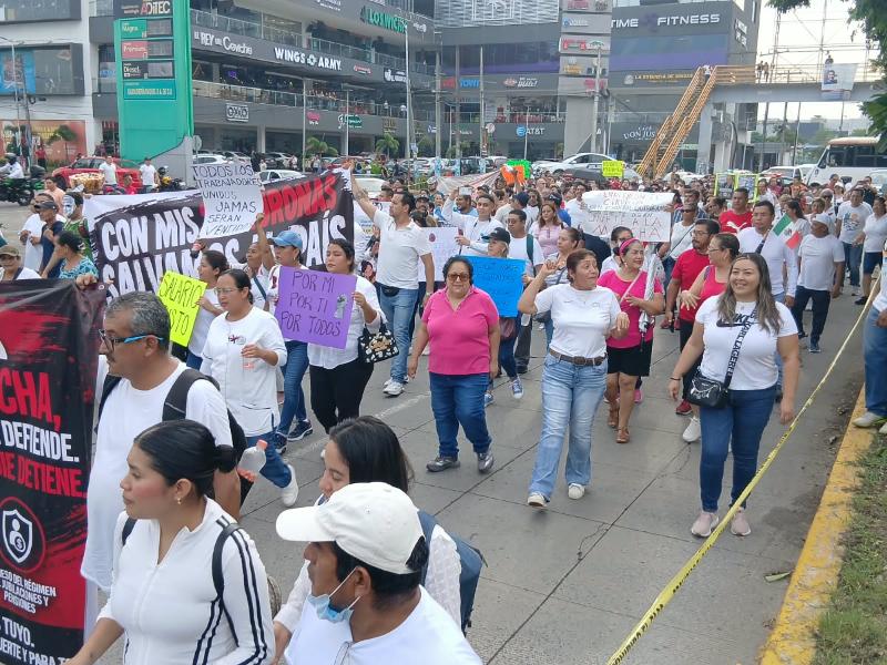 Exigen aumento salarial y hospitales suficientes para atender a pacientes