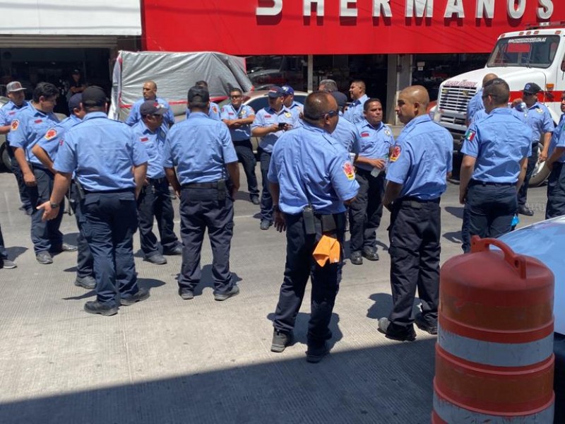 Exigen Bomberos  Aumento de Salario