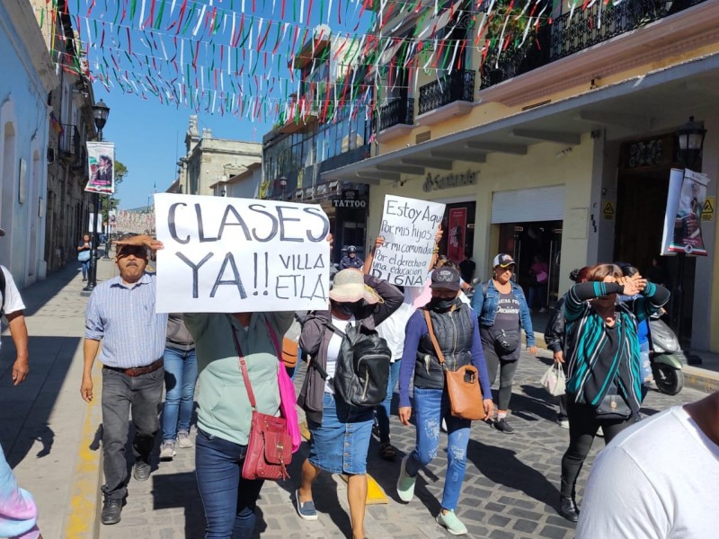 Exigen cambio de docentes en la Secundaria Técnica 84, Etla