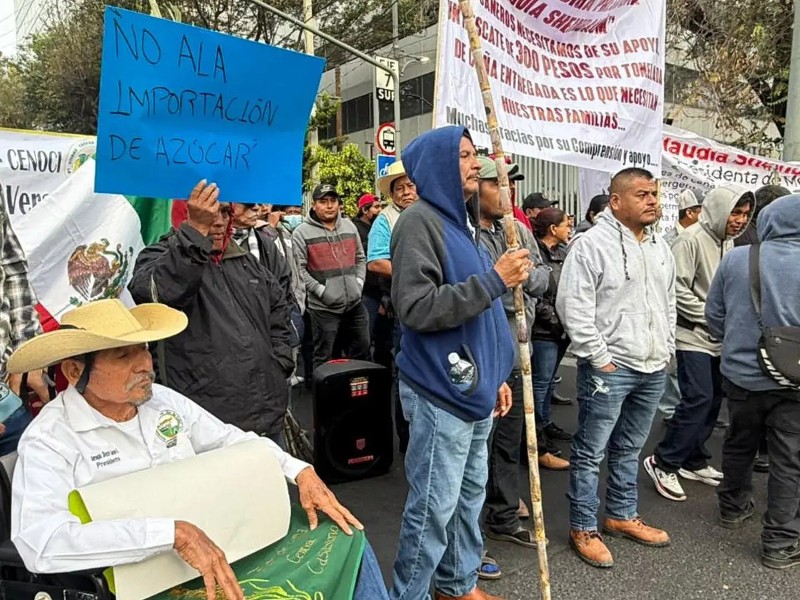 Exigen cañeros subsidio por tonelada de azúcar; amagan con tomar la Sader
