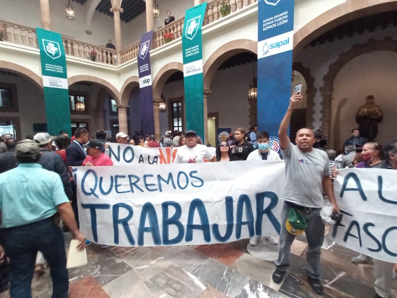 Exigen comerciantes de León I, no reducir espacios a semifijos.