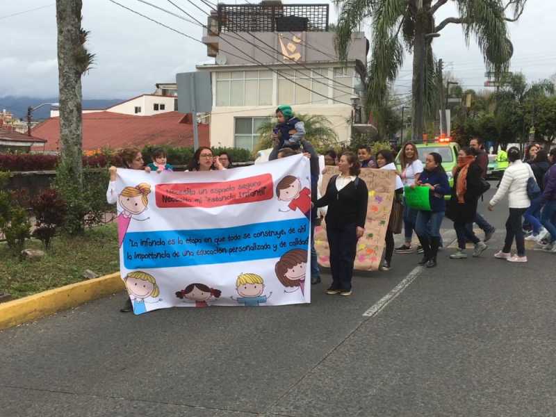 Exigen con marcha apoyo a estancias infantiles