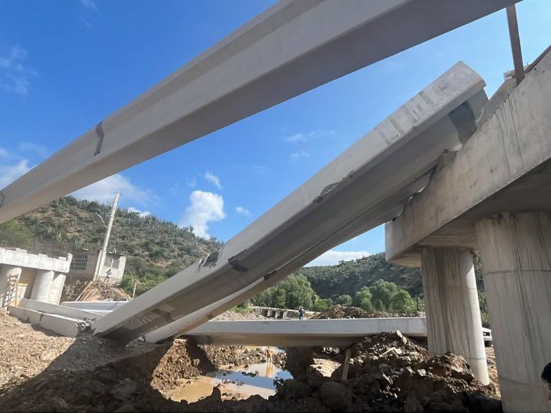 Exigen concluir puente de Toliman tras colapso de trabes