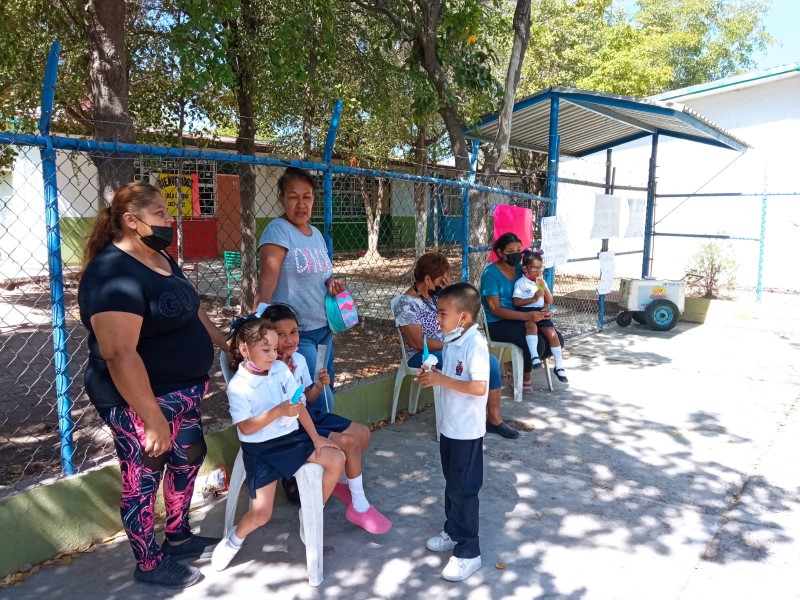 Exigen condiciones seguras, toman preescolar Enrique Rébsamen