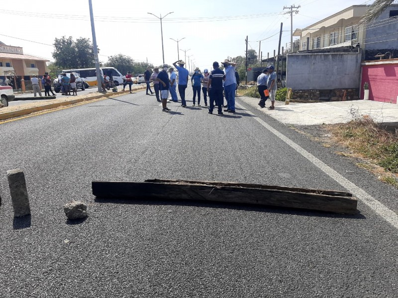 Exigen culminación de obra de Agua Potable en la Noria