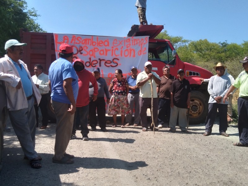 Exigen desaparición de poderes en San Dionisio del Mar