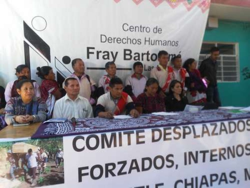 Exigen desplazados reparación de daños