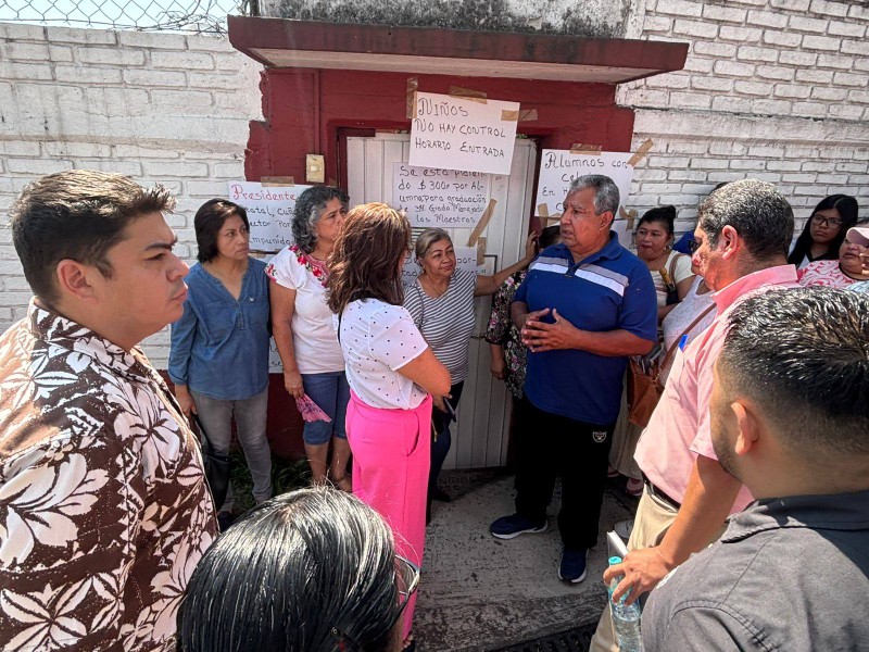 Exigen destitución de director en telesecundaria de Banderilla
