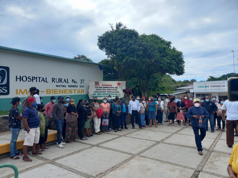 Exigen destitución del Director del Hospital IMSS de Matías Romero