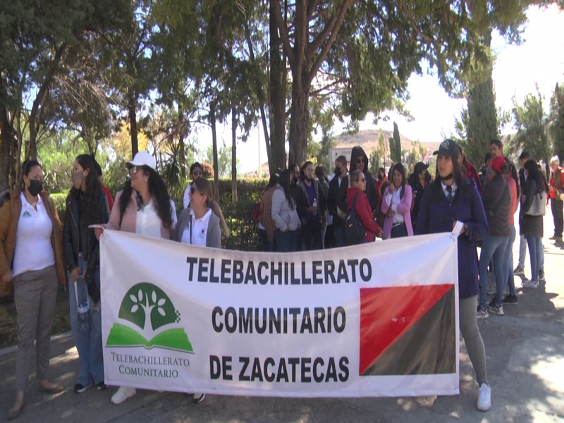 Exigen docentes de telebachillerato pago y decreto de creación