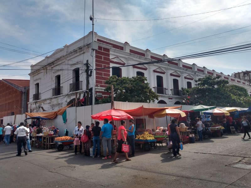 Exigen entrega de recursos para reconstrucción del Palacio