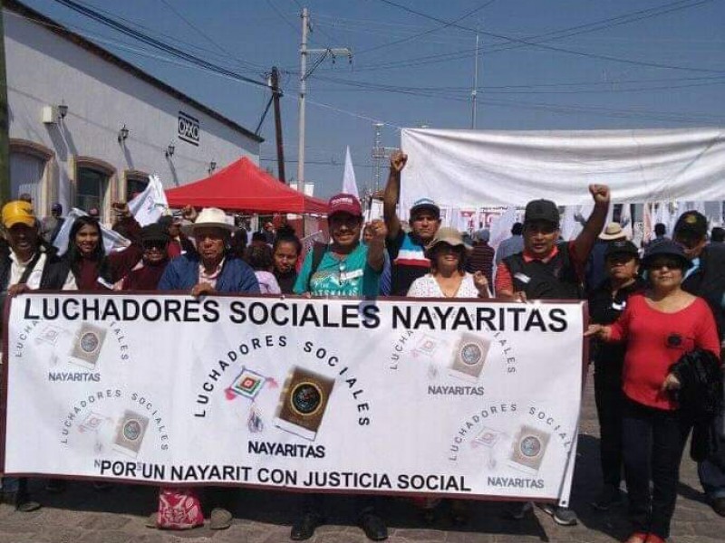 Exigen entrega de uniformes escolares en Nayarit