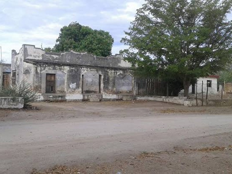 Exigen entregar lotes a familias desplazadas por la violencia